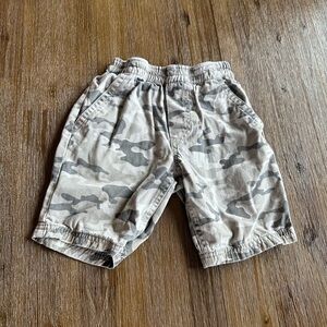 3/27$ Timberland Grey Camo Kids Shorts size 5